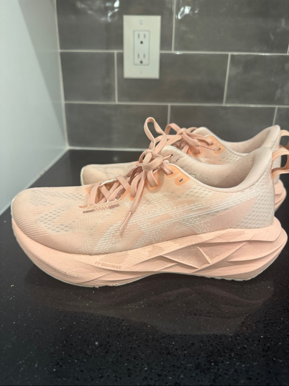 Women's Lightweight Running Shoes - Blush Pink
Novablast 5
